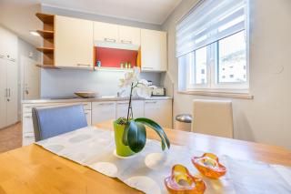 Malerisches Apartment nur 500 Meter zum langen Strand mit Privatparkplatz, Balkon - Baška - 1