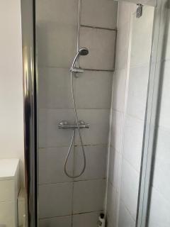 5 Bed House - Sleeps 10 - Pets - Parking - Wifi - 1