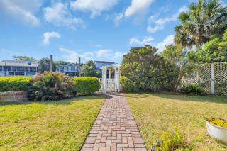Sleeps 24 Waterfront Dock Golf Cart Walk to Beach - Pawleys Island - 4