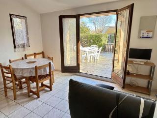 Maison 2 pièces mezzanine dans résidence avec piscine 6 couchages AR440-072 - 1