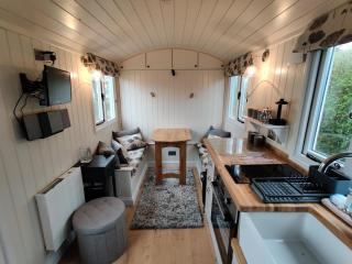 Explore Gower from Your Cozy Garden Hut! - Swansea - 7