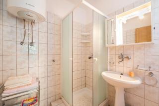 Mediterranes Ferienhaus nur 550 Meter zum Strand mit Grillbereich, privater Terrasse, Parkplatz - Baška - 2