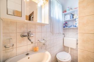 Mediterranes Ferienhaus nur 550 Meter zum Strand mit Grillbereich, privater Terrasse, Parkplatz - Baška - 1