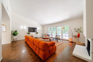 6 Minutes to Universal with Game Room, Heated Pool & Spa - 2