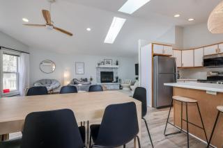 Dunes & Waves Retreat - Perfect Lake Getaway - 4