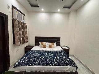 Hotel Indirapuram Residency - Jāmb - 1