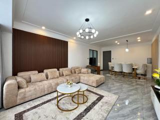 Modern executive three bedroom apartments with swimming pool,fully fitted gym and breathtaking city views which offers luxury and comfort in kilimani - Nairobi - 2