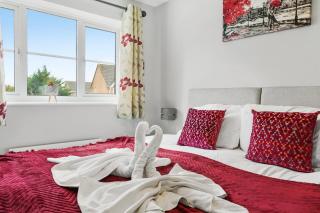 Lovely 3 Bed Detached - Parking - 2