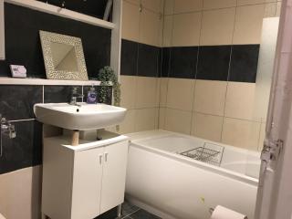 2 bed flat Centre Swansea - Swansea - 8