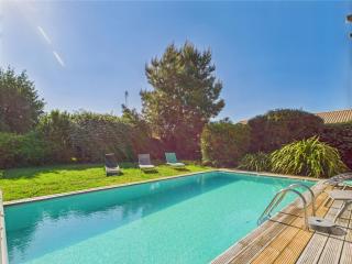 Piscine chauffée - 750m plage - 4 adultes - 4 enfants - 3