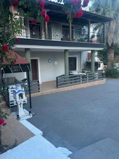 Villa Saris - - 0