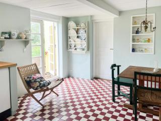 Authentic Farmhouse On Møn With Magnificent Nature - Askeby - 0