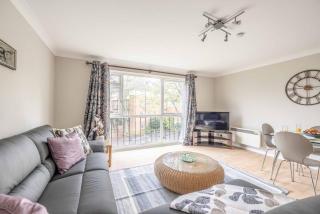 2 Bed Apartment, Close to Windsor, Free Parking - 8