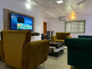 2BDR CBD Apt - 24hrs power, Security, 5mins to airport - 0