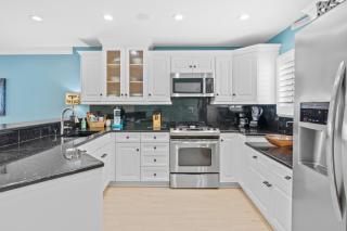 Beach Escape, King Suite, Ocean Views, Pet Friendly - Destin - 9
