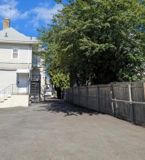 Cozy 3BR Basement Apartment with Private Entry & Parking in Elizabeth, NJ - 5