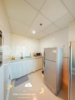 White Cloud Family Suite - 4
