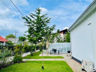 Villa in Vienna in perfect Situaton near VIC and Donau Park with Pool and private Garden sleeps 4 with 2 bedrooms, kitchen and livingroom and bath and private parking - 9
