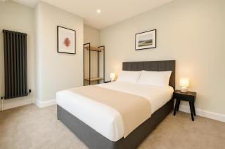 4 Bedroom Spacious House in Cardiff - 1