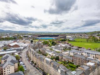 3BR Home Next to Stadium Near Airport Sleeps 7 - Edinburgh - 5