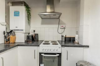 Sleeps5-FreeWiFi-SmartTV-Netflix-FamilyFriendly - Birmingham - 4