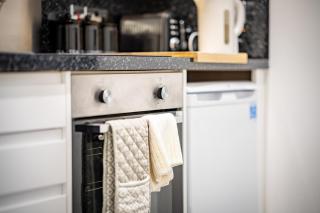 3BR Home Next to Stadium Near Airport Sleeps 7 - 6