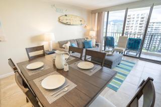 Beautiful Waikiki Banyan Mountain View Condo with Full Kitchen, Ample Sleeping and Free Parking (21207) - 9