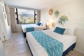 Beautiful Waikiki Banyan Mountain View Condo with Full Kitchen, Ample Sleeping and Free Parking (21207) - 5
