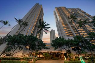 Beautiful Waikiki Banyan Mountain View Condo with Full Kitchen, Ample Sleeping and Free Parking (21207) - Honolulu - 3
