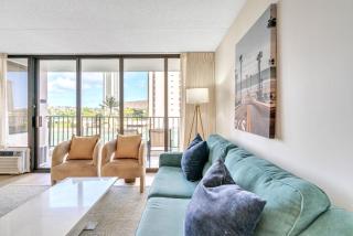 Waikiki Condo with Diamond Head Views, 1 Block from Beach plus Free Parking (10701) - Honolulu - 1