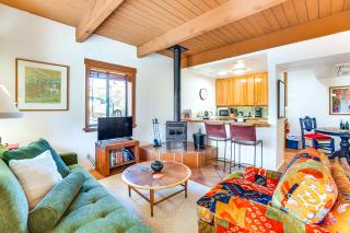 Walk to Santa Fe Plaza Condo with Pool and Hot Tub! - 8