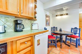 Walk to Santa Fe Plaza Condo with Pool and Hot Tub! - Santa Fe - 2