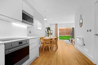 Luxury Four Bedroom Townhouse - Netflix - Garden - Balconies 11SL - Birmingham - 9