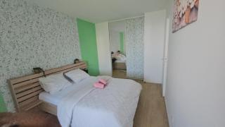 grand appartement 2 pièces en résidence - Jouy-le-Moutier - 0