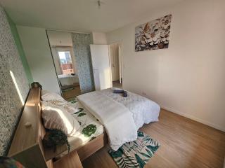 grand appartement 2 pièces en résidence - Jouy-le-Moutier - 4