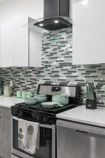 Sage Stay- Modern 2BR Apartment - Sleeps 6 - 25 Min to NYC - 2