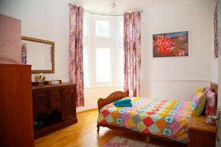 Bournemouth city views - large 3BR, 4-5 beds - Groups - Contractors - Families up to 7ppl - 8