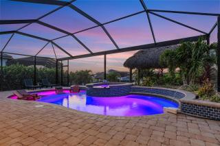 Heated Saltwater Pool & Spa with Tiki Hut - Backyard Oasis - Roelens - Cape Coral - 0