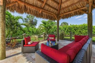 Heated Saltwater Pool & Spa with Tiki Hut - Backyard Oasis - Roelens - 9