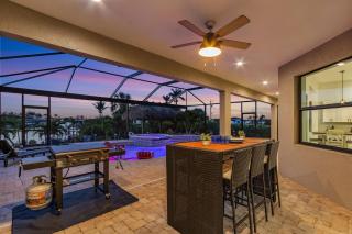 Heated Saltwater Pool & Spa with Tiki Hut - Backyard Oasis - Roelens - Cape Coral - 4