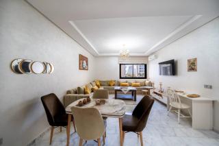 Studio Confortable avec Balcon, Piscine, Jardin et Aire de Jeux - Casablanca - 2
