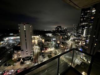 Panoramic Penthouse Views Two 15ft Balconies - Atlanta - 5