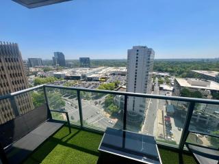 Panoramic Penthouse Views Two 15ft Balconies - Atlanta - 3