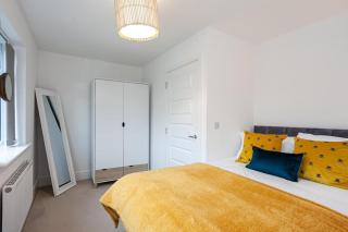 Ambassador House by Truestays - Luxury 4 Bedroom House in Stoke-on-Trent - 5