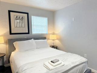 Modern 1b Studio Oasis Plaza District Access #20c - Oklahoma City - 4