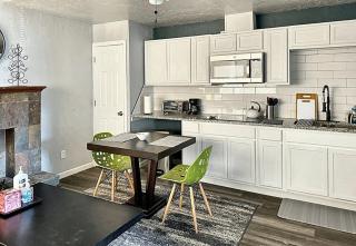 Modern 1b Studio Oasis Plaza District Access #20c - Oklahoma City - 9