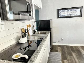 Modern 1b Studio Oasis Plaza District Access #20c - Oklahoma City - 2