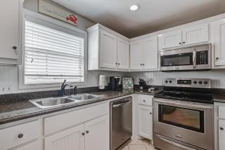Beachy Gem by Bolivar Escapes - Crystal Beach - 8
