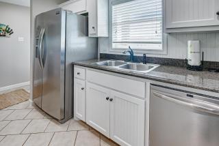 Beachy Gem by Bolivar Escapes - Crystal Beach - 7