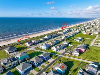 Steps to Beach, King Beds, Pet and Kid Friendly - 0